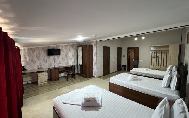 Garden City Hotel