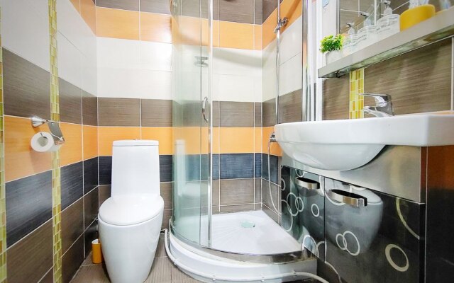 Guru c Laundzh Zonoj na Balkone Flat