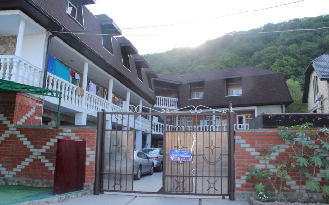 Lastochka Guest House