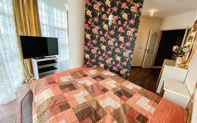 Na Zapototskogo, 12 Flat