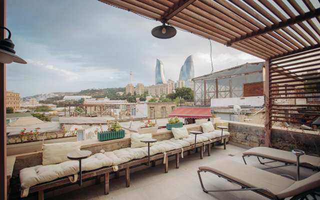 Rest Studios Aparthotel