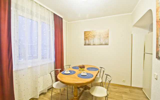 Uyutnaya Trekhkomnatnaya Vozle Metro Proletarskaya Flat
