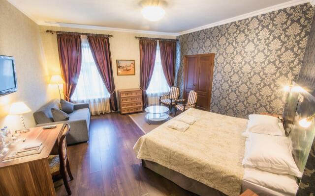 1913 Year Hotel