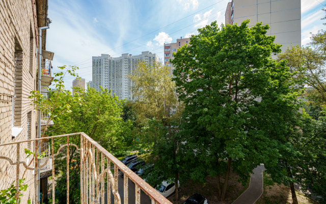 Апартаменты №3 Комфортно и Точка на Азовской 13