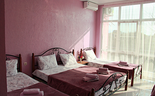 Rozovaya Laguna Guest House