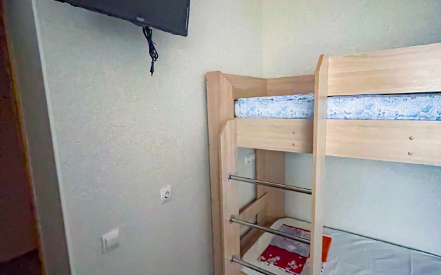 Dvukhkomnatnye S Dvorikom I Parkovkoy Apartments