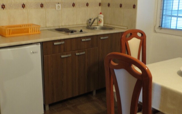More 1/4 Apartments