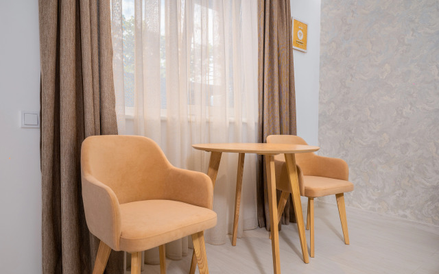 V Tsentre Yalty Apartments