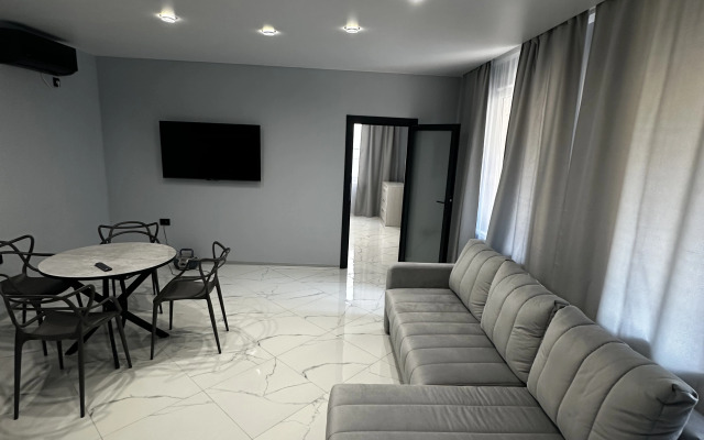 Na naberezhnoy Flat