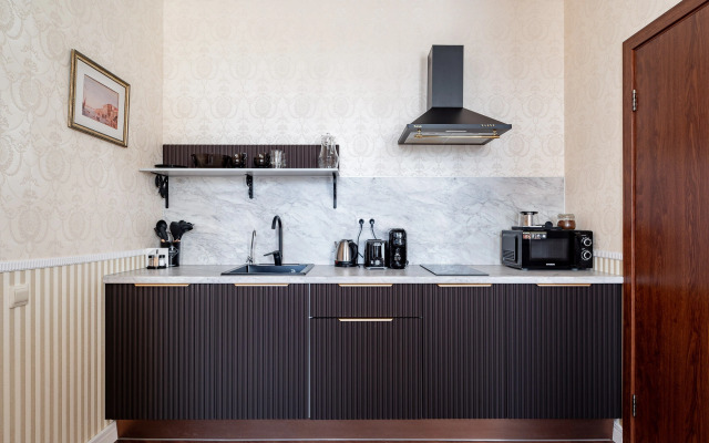 Квартира Евро-Двухкомнатная с Видом на Канал и Высокими Потолками