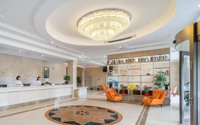 Отель Rezen Select Shanghai International Resort Chuansha Metro Station)
