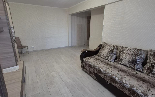 2-K Na Solnechnoy 37 Flat