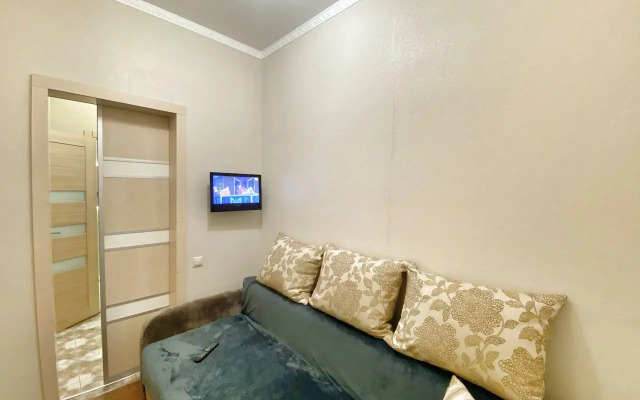 Квартира Студия на Александра Усольцева 15