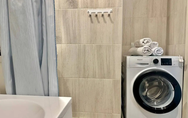 Na 5 Chelovek S Parkovkoy Flat