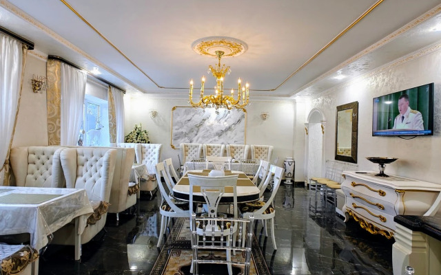 Отель Golden House