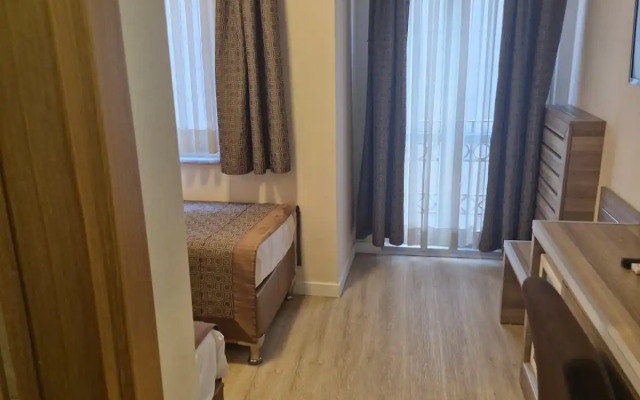 Pera Arya Hotel