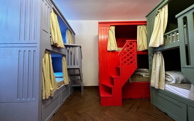 Dva Gusya Hostel