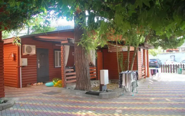 Peak Season 4 Apartments