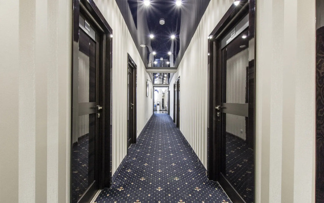 Отель Корона