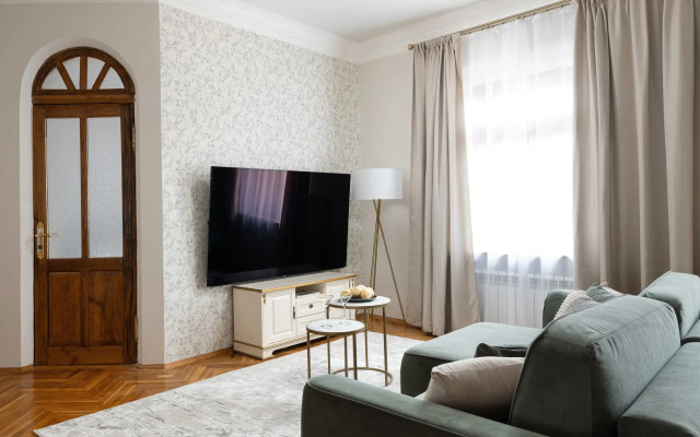 Квартира GM Apartments Новая и тихая Трехкомнатная на Тверской