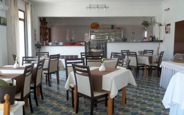 Отель Serifos Beach