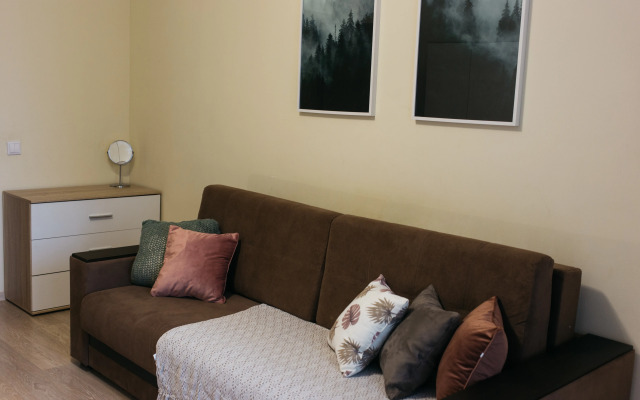 Квартира на Верности 17