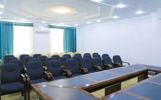 Отель Maqom Plaza