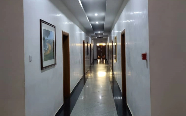 Отель Statement Suites