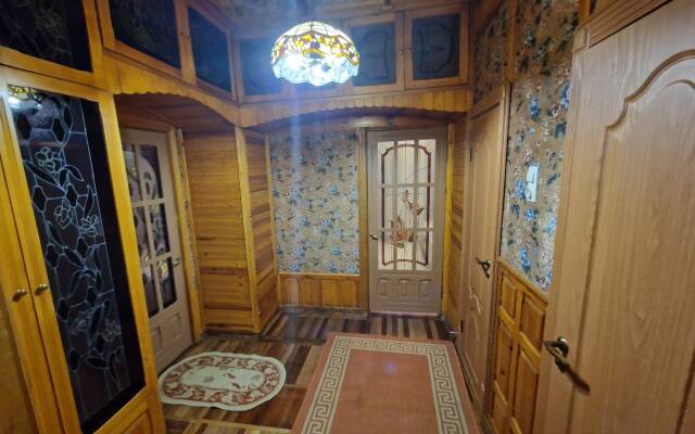 U Pushkinskogo Teatra Tsentr Flat
