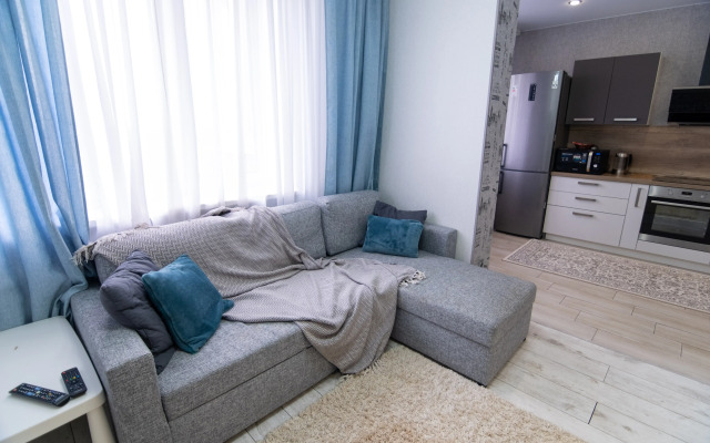 Uyutnaya Kvartira U Platonovskogo Parka Dlya 4kh Gostey Flat