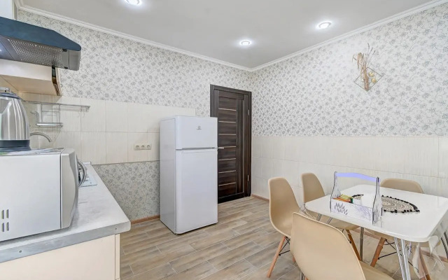 Dvukhkomnatnye V Taunkhause S Garazhom Mikrorayon Kudepsta Apartments