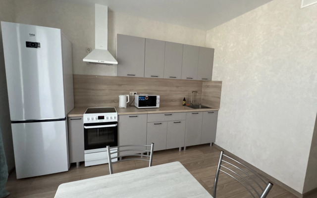 Kvartira U Metro Grushevka Apartments
