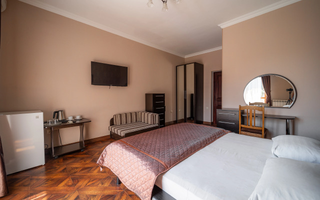 Arno Guest House