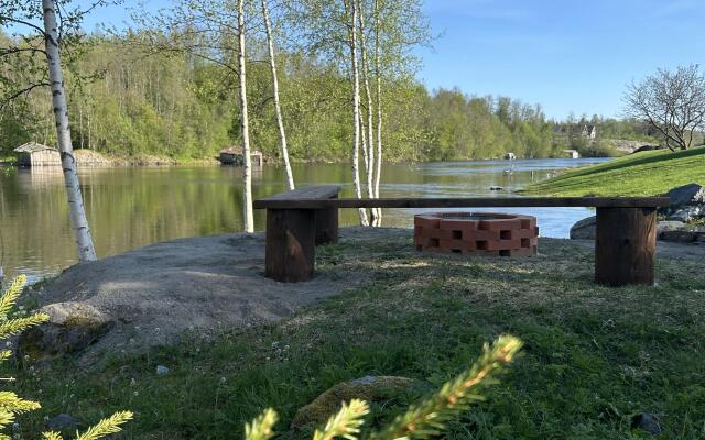 Частный Дом На Берегу Реки