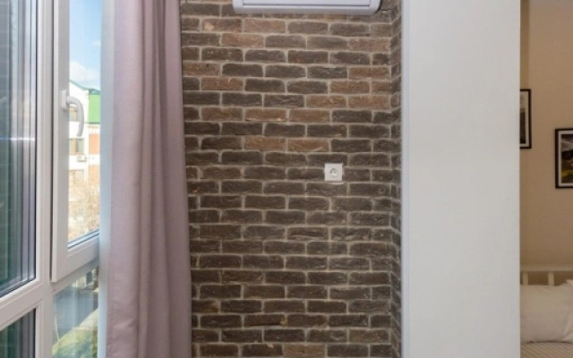 Mini-studija s Panoramnym Oknom i Parkovkoj Apartment