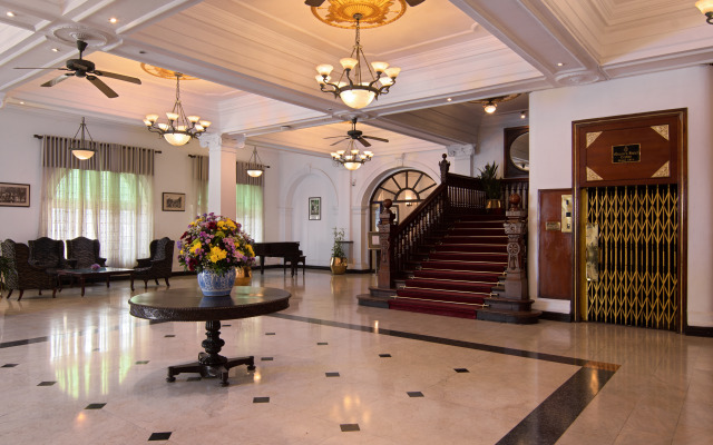 Queens Kandy - 160 Years of Heritage & Luxury Hotel
