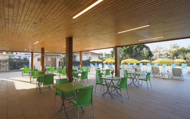 Opia Hotel