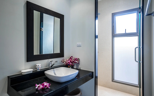 Buton 3 BR, Private Pool, Nai Harn Beach Villa