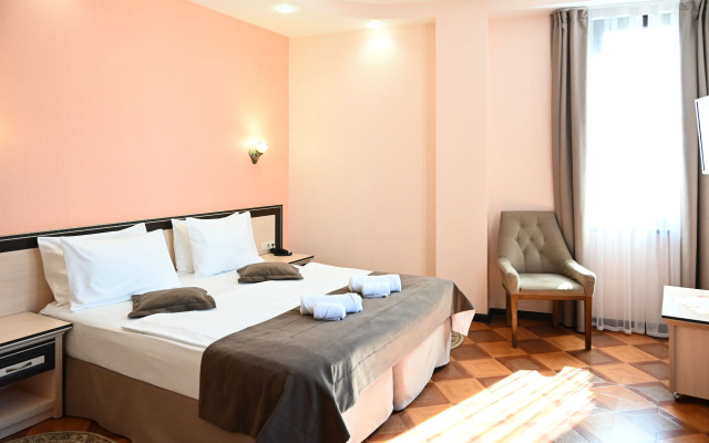 Shine House Hotel