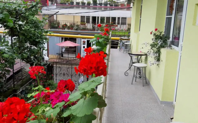 Uyut Guest House
