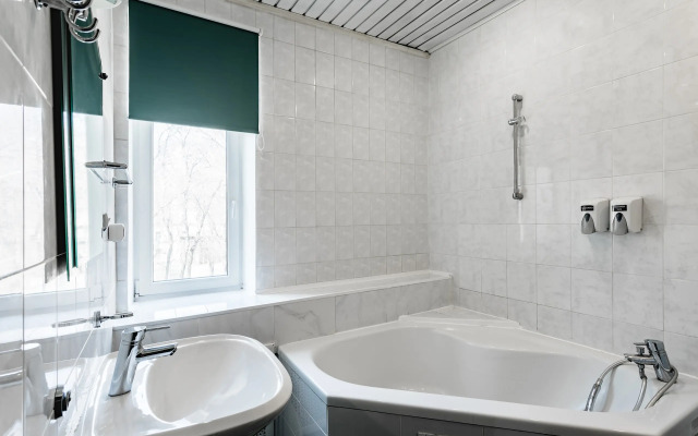 3 - room apartment on Tverskaya , Patriarchal