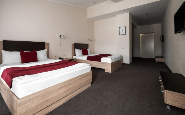 Maksim Hotel