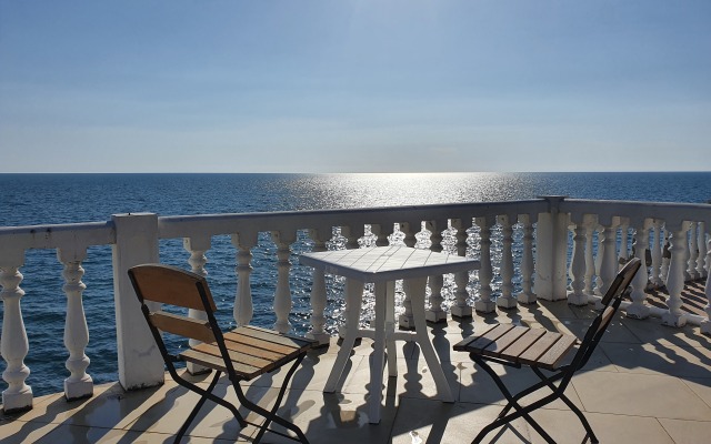 SeaLoo Hotel