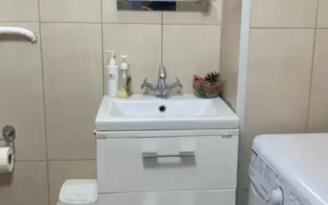 Uyutnaya u podnozhya gory Zheleznaya Flat