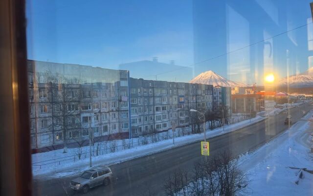 Na Prospekte Rybakov 10 Apartments