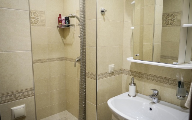 Den i Noch na Profsoyuznoy hotel