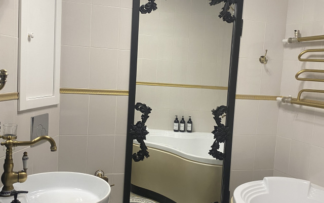 Na Grecheskoy Flat