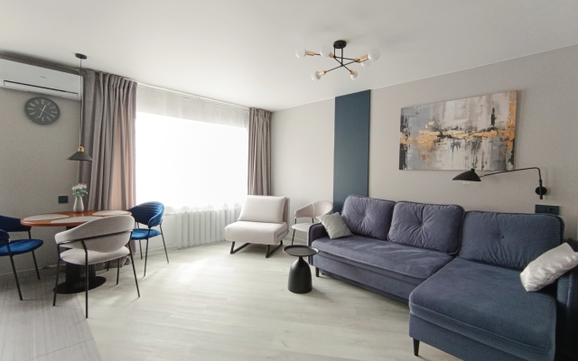 Siniy Aktsent Flat