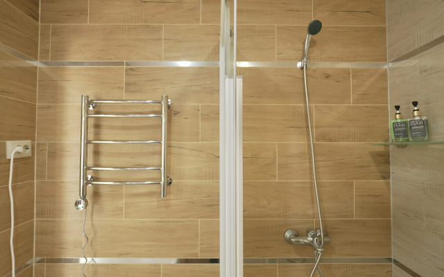 Studiya s panoramnymi oknami naprotiv otelya Mariott Flat