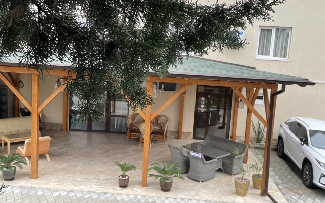 Tri Sezona Hotel